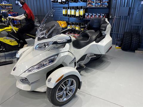 2011 Can-Am Spyder® RT Limited in Dickinson, North Dakota - Photo 2