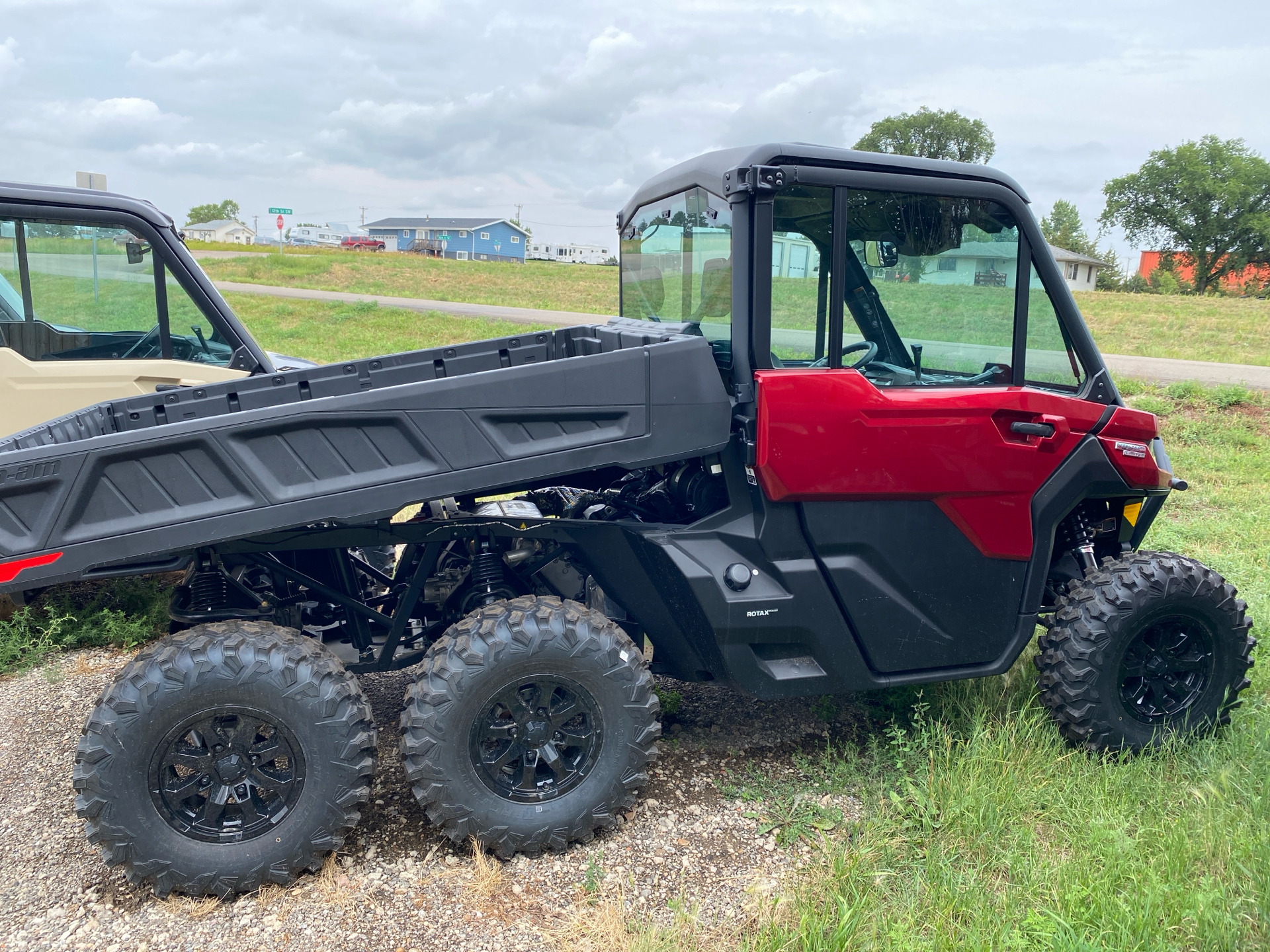 2024 Can-Am Defender 6x6 Limited in Dickinson, North Dakota