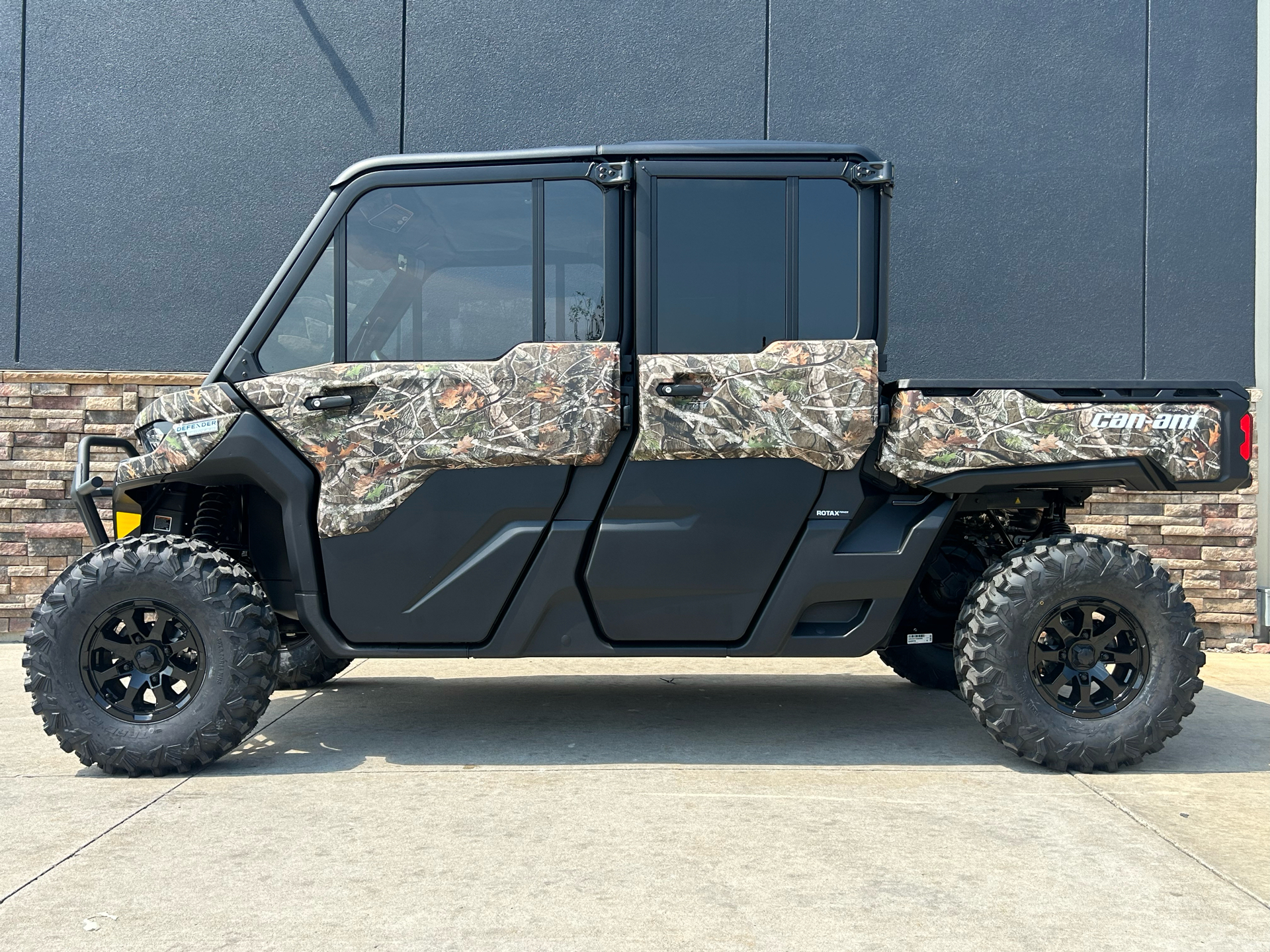 2025 Can-Am Defender MAX Limited in Columbia, Missouri - Photo 1