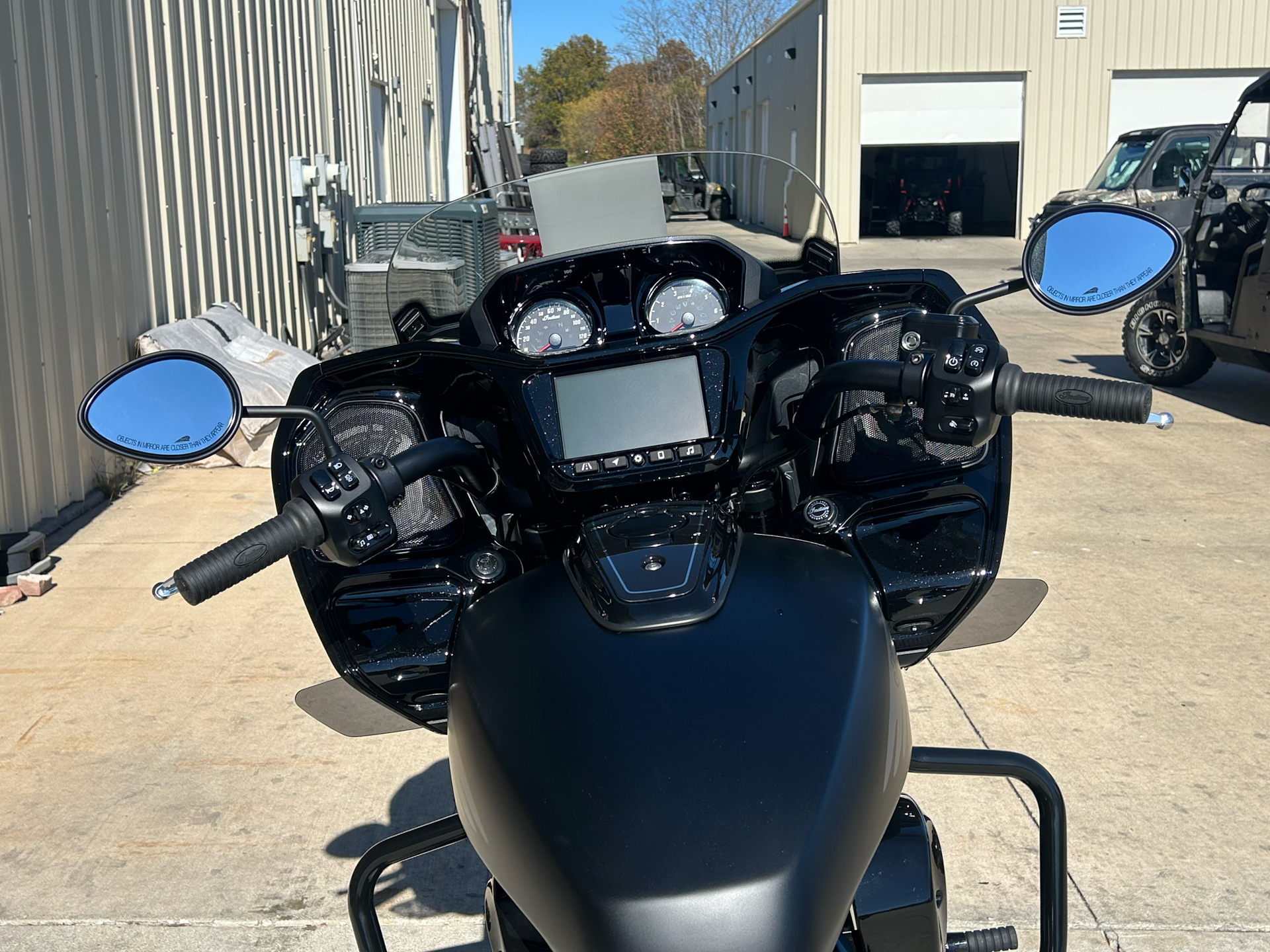 2024 Indian Motorcycle Challenger® Dark Horse® with PowerBand Audio Package in Columbia, Missouri - Photo 5