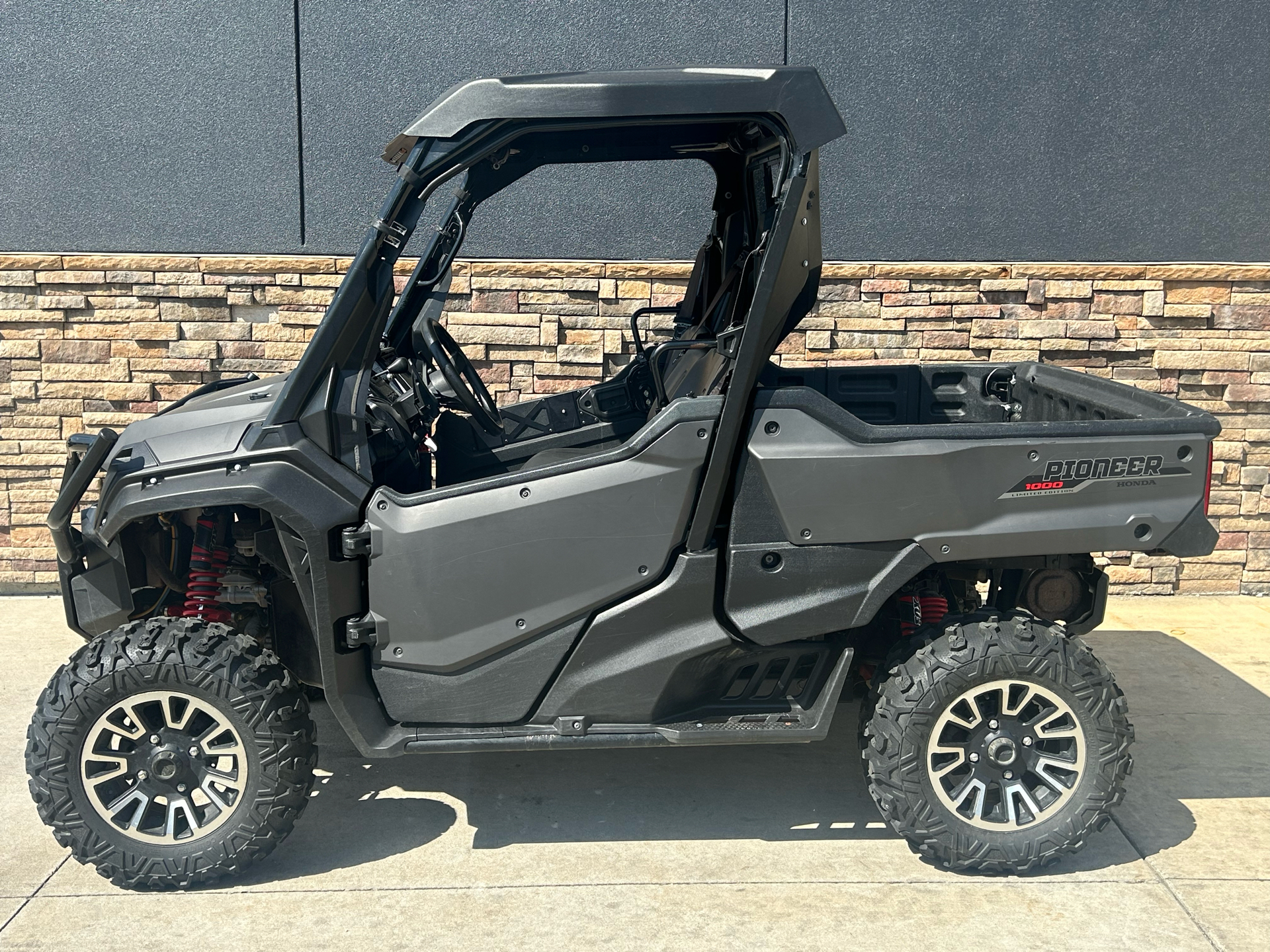 2018 Honda Pioneer 1000 LE in Columbia, Missouri - Photo 1