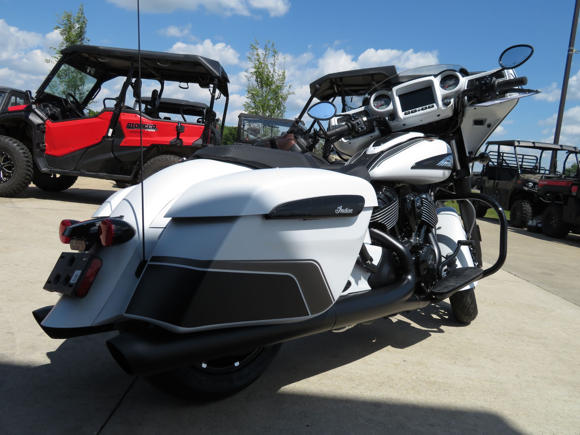 2024 Indian Motorcycle Chieftain® Dark Horse® with PowerBand Audio Package in Columbia, Missouri - Photo 7
