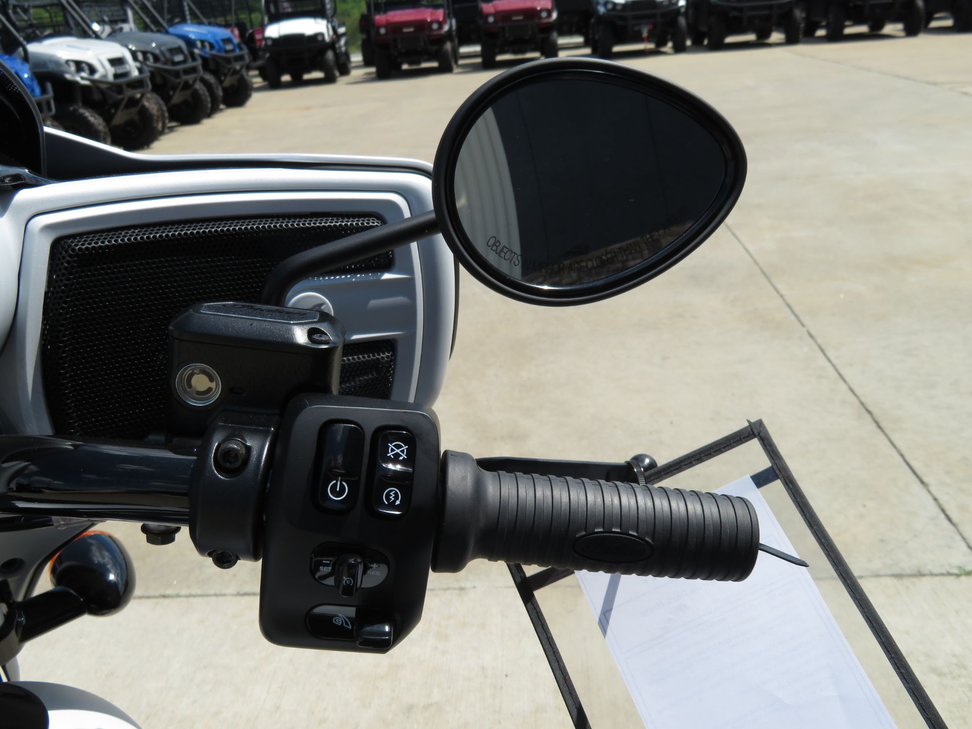 2024 Indian Motorcycle Chieftain® Dark Horse® with PowerBand Audio Package in Columbia, Missouri - Photo 16