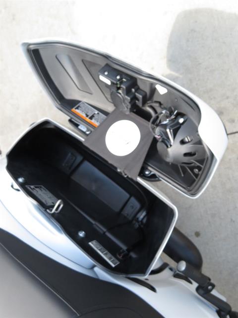 2024 Indian Motorcycle Chieftain® Dark Horse® with PowerBand Audio Package in Columbia, Missouri - Photo 19