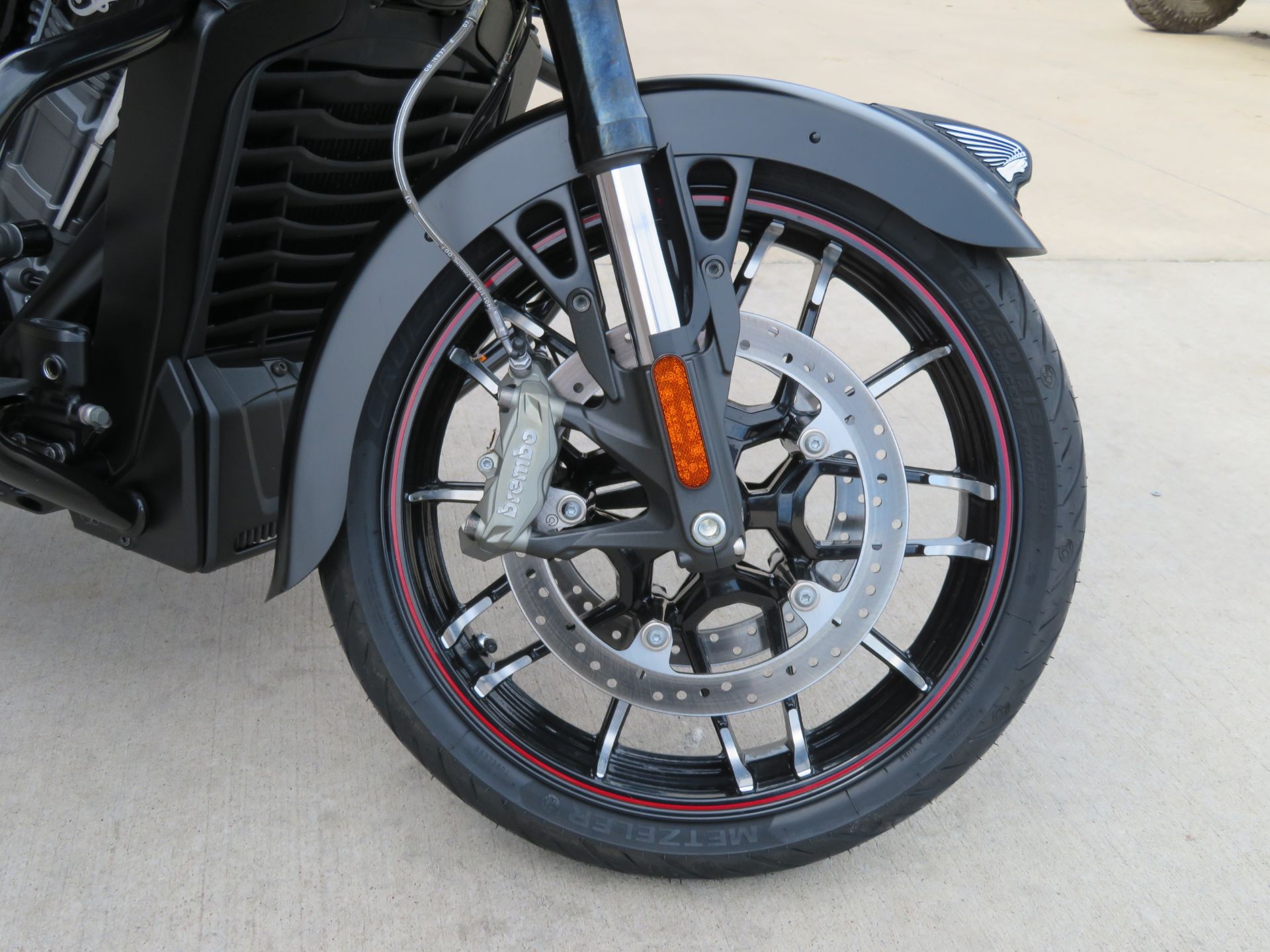 2023 Indian Motorcycle Challenger® Dark Horse® in Columbia, Missouri - Photo 10