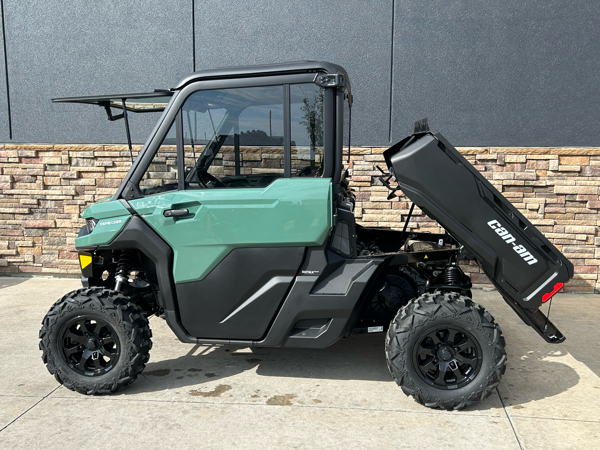 2025 Can-Am Defender DPS CAB in Columbia, Missouri - Photo 6