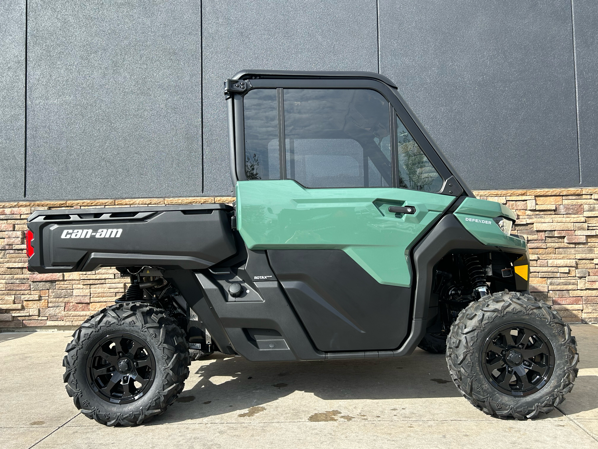 2025 Can-Am Defender DPS CAB in Columbia, Missouri - Photo 13