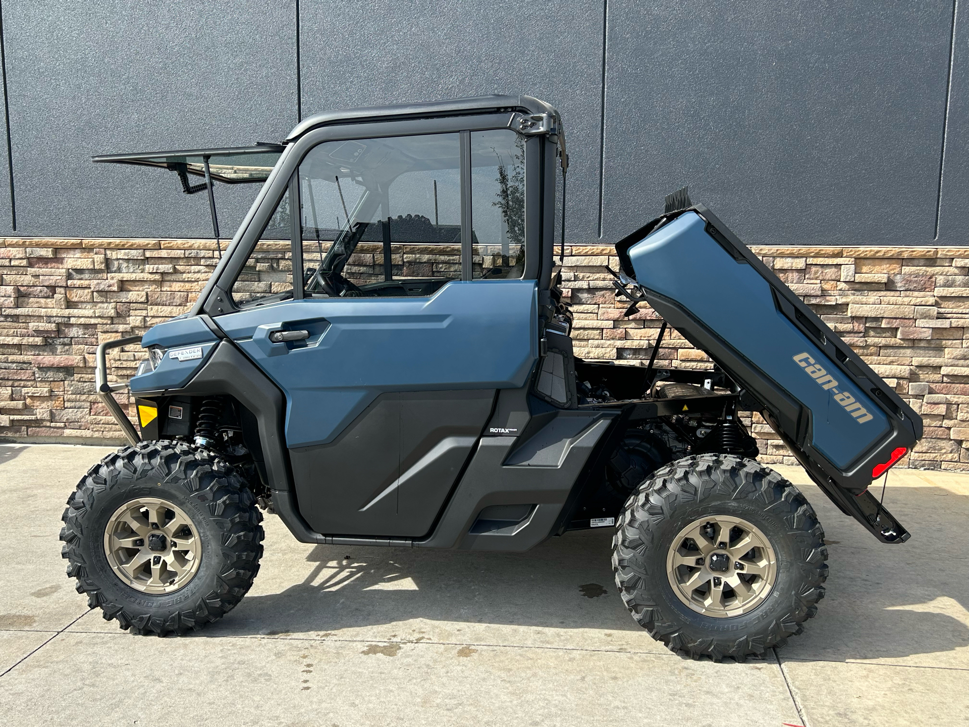 2025 Can-Am Defender Limited in Columbia, Missouri - Photo 7