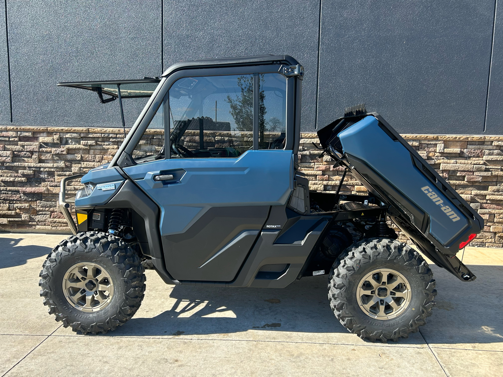 2025 Can-Am Defender Limited in Columbia, Missouri - Photo 7