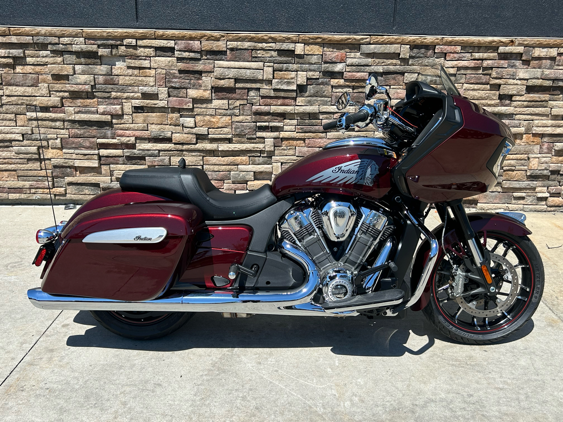 2023 Indian Motorcycle Challenger® Limited in Columbia, Missouri - Photo 1