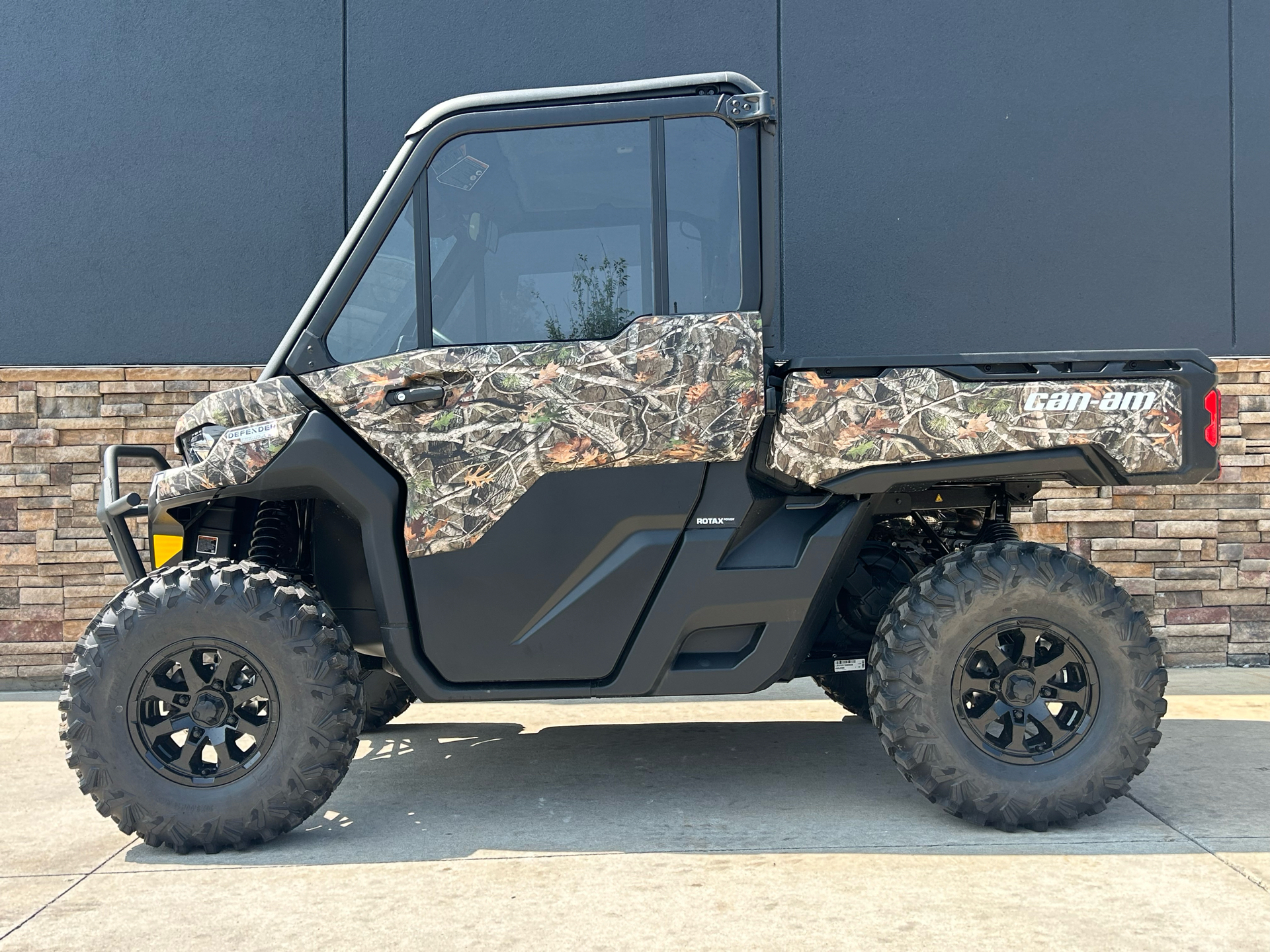 2025 Can-Am Defender Limited in Columbia, Missouri - Photo 1