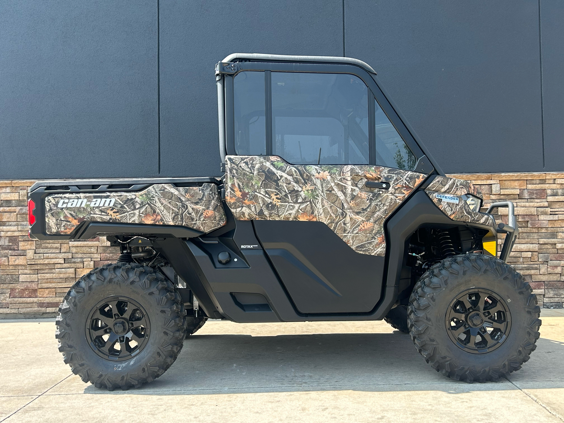 2025 Can-Am Defender Limited in Columbia, Missouri - Photo 13