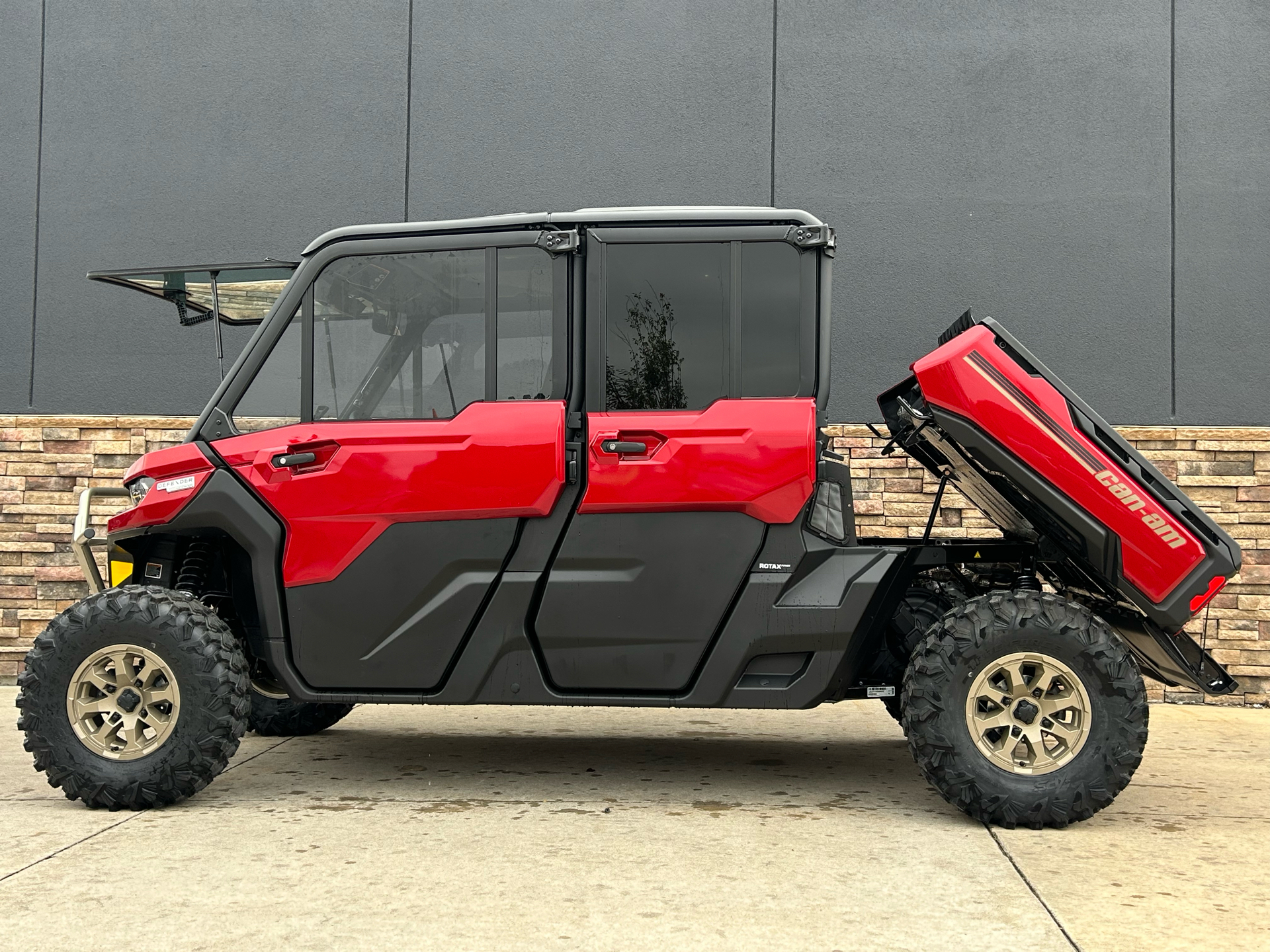 2025 Can-Am Defender MAX Limited in Columbia, Missouri - Photo 6