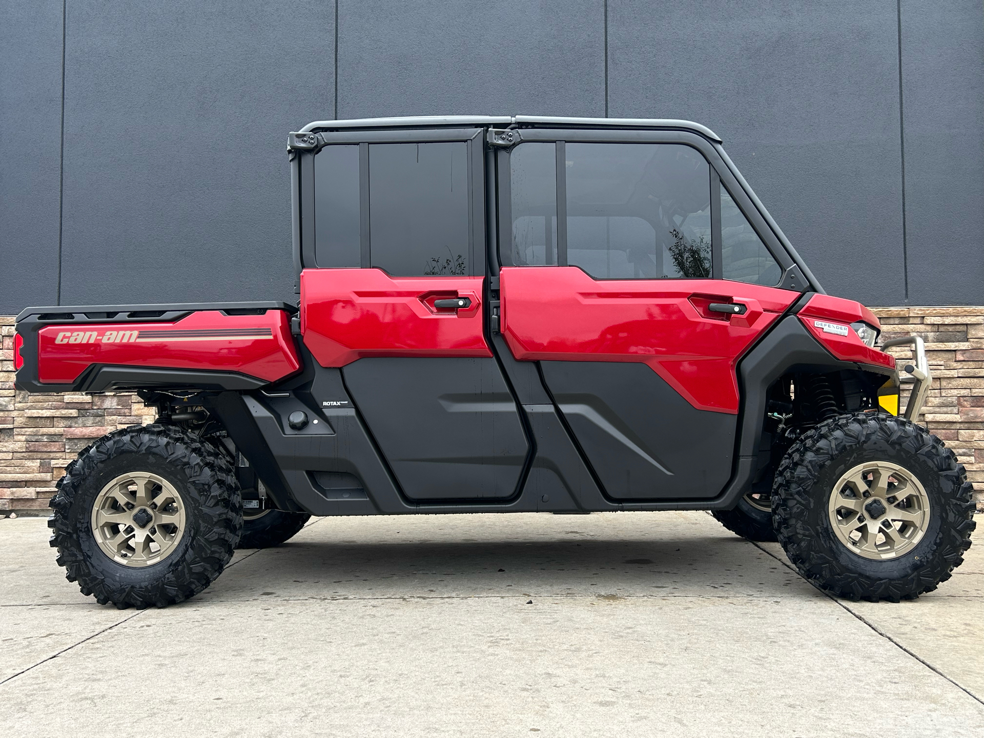 2025 Can-Am Defender MAX Limited in Columbia, Missouri - Photo 13