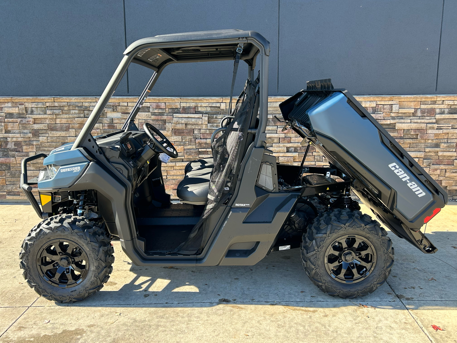 2025 Can-Am Defender XT HD9 in Columbia, Missouri - Photo 7