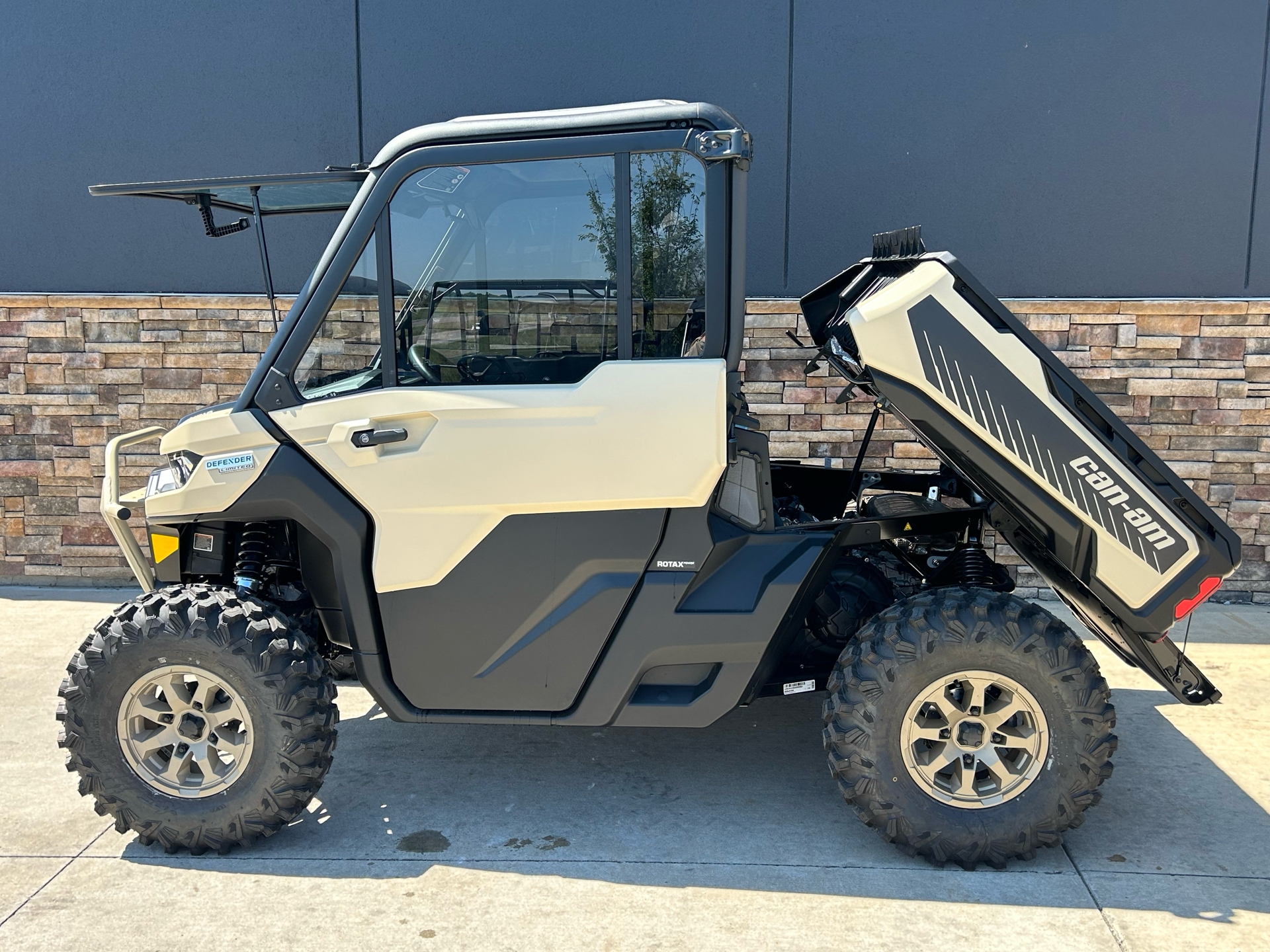 2025 Can-Am Defender Limited in Columbia, Missouri - Photo 7