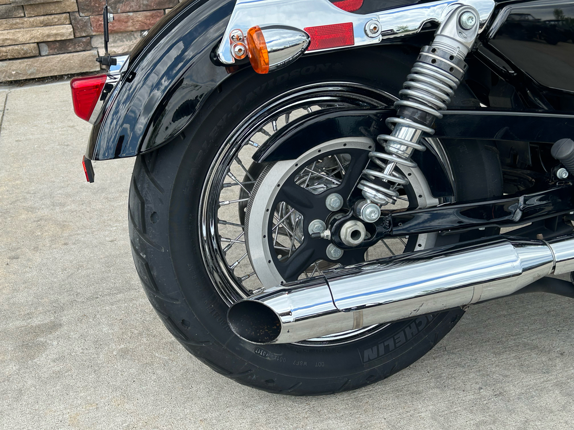 2017 Harley-Davidson 1200 Custom in Columbia, Missouri - Photo 5