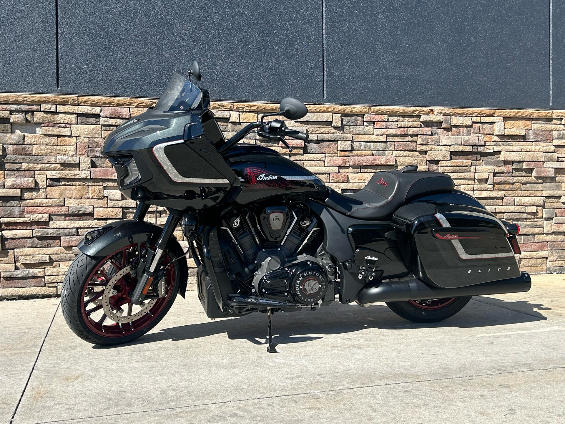 2024 Indian Motorcycle Challenger® Elite in Columbia, Missouri - Photo 12