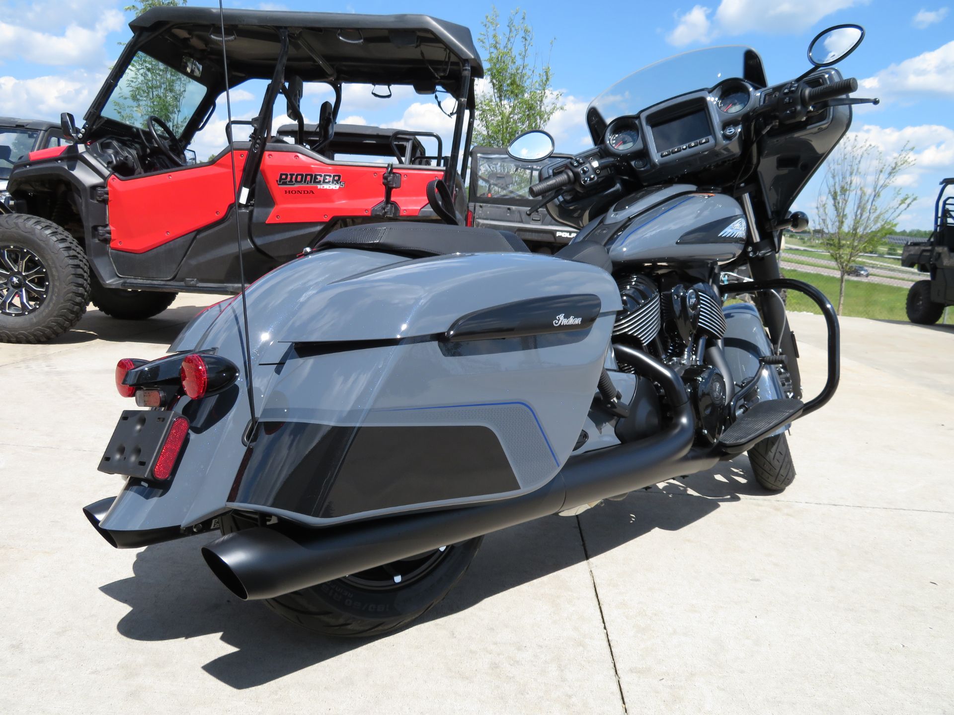 2024 Indian Motorcycle Chieftain® Dark Horse® Icon with PowerBand Audio Package in Columbia, Missouri - Photo 7