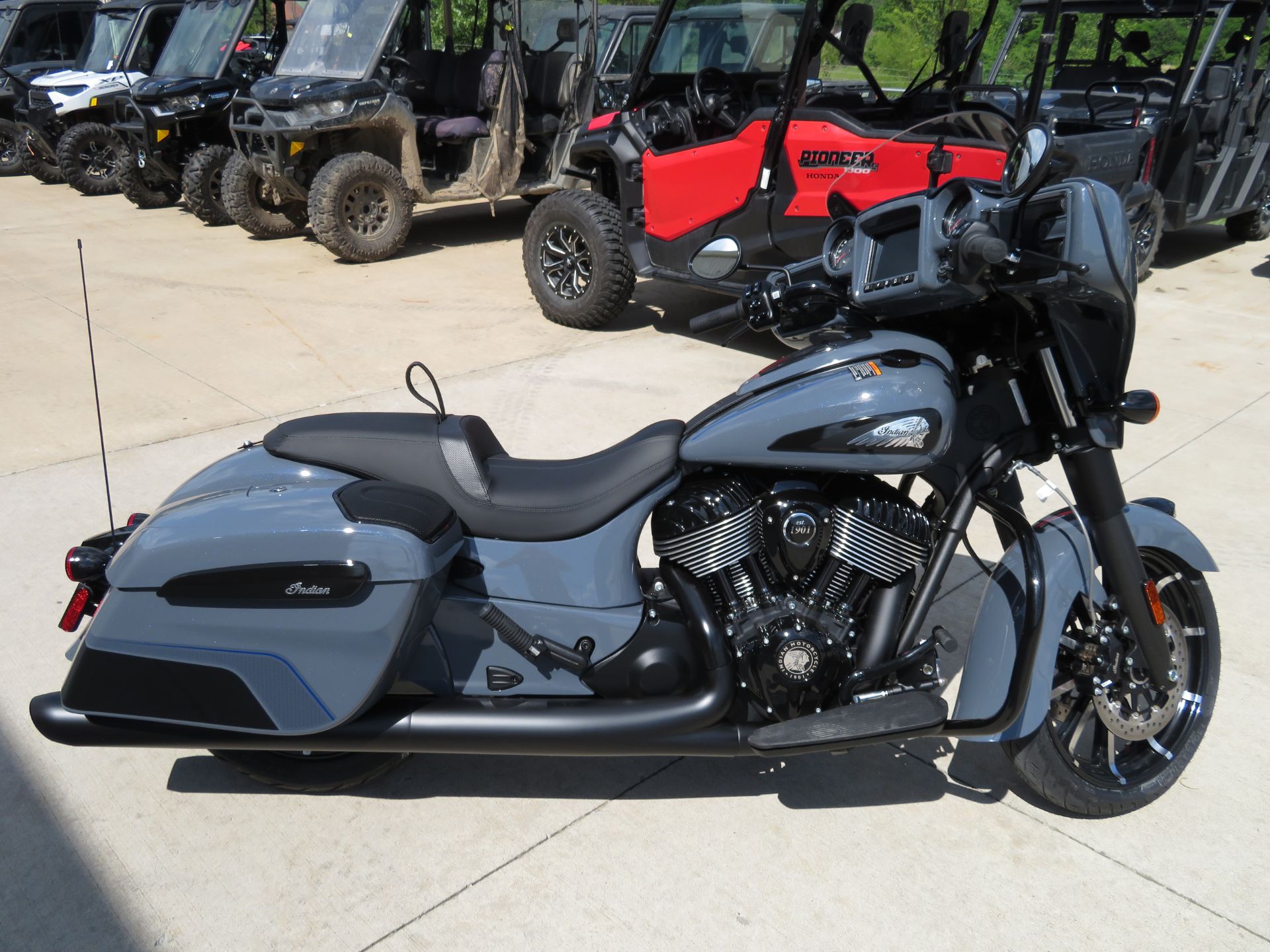 2024 Indian Motorcycle Chieftain® Dark Horse® Icon with PowerBand Audio Package in Columbia, Missouri - Photo 8