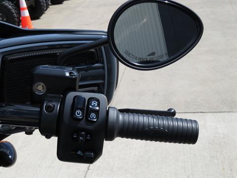 2024 Indian Motorcycle Chieftain® Dark Horse® Icon with PowerBand Audio Package in Columbia, Missouri - Photo 18