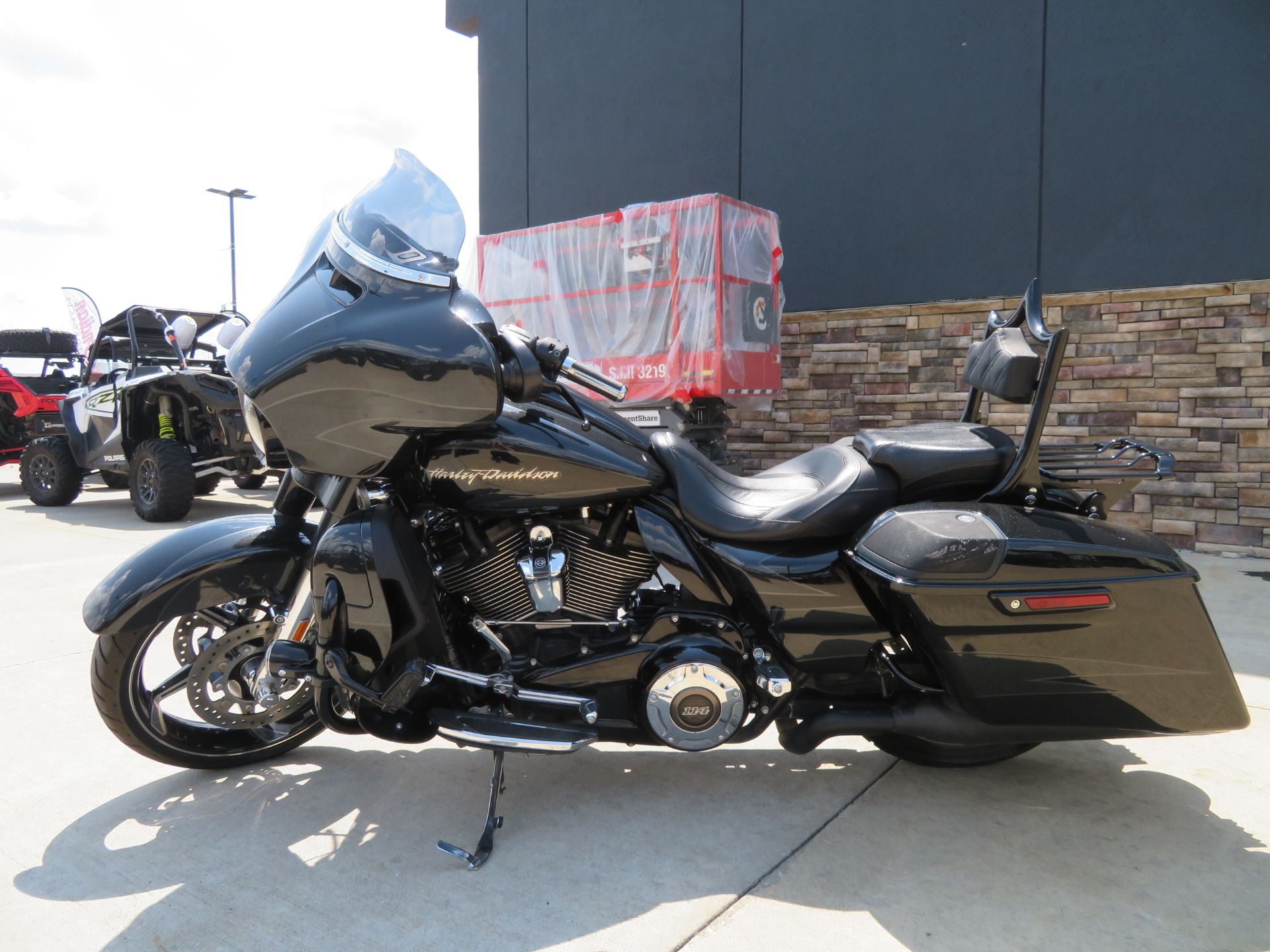 2017 Harley-Davidson CVO™ Street Glide® in Columbia, Missouri - Photo 4