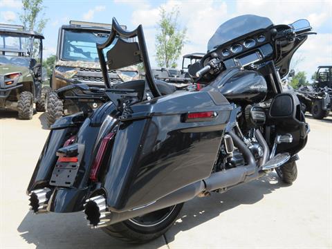 2017 Harley-Davidson CVO™ Street Glide® in Columbia, Missouri - Photo 7