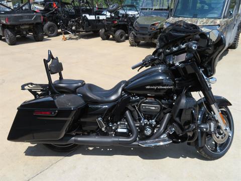 2017 Harley-Davidson CVO™ Street Glide® in Columbia, Missouri - Photo 8