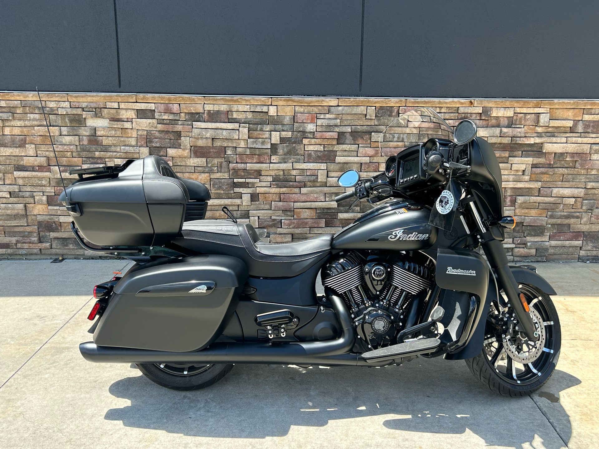 2024 Indian Motorcycle Roadmaster® Dark Horse® in Columbia, Missouri - Photo 11