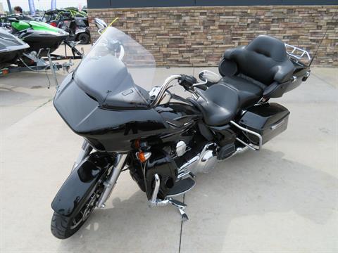 2016 Harley-Davidson Road Glide® Ultra in Columbia, Missouri - Photo 3