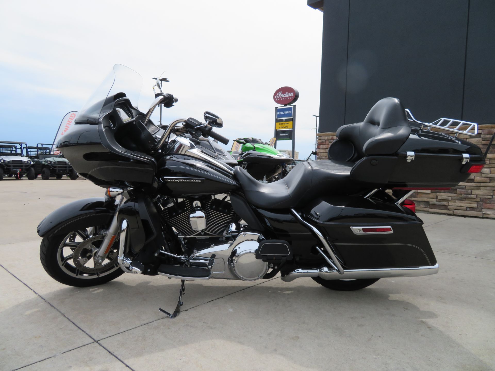 2016 Harley-Davidson Road Glide® Ultra in Columbia, Missouri - Photo 4