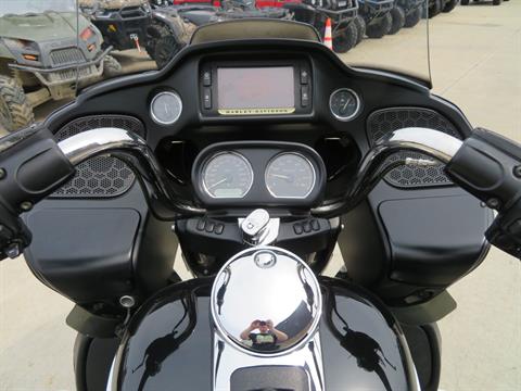 2016 Harley-Davidson Road Glide® Ultra in Columbia, Missouri - Photo 12