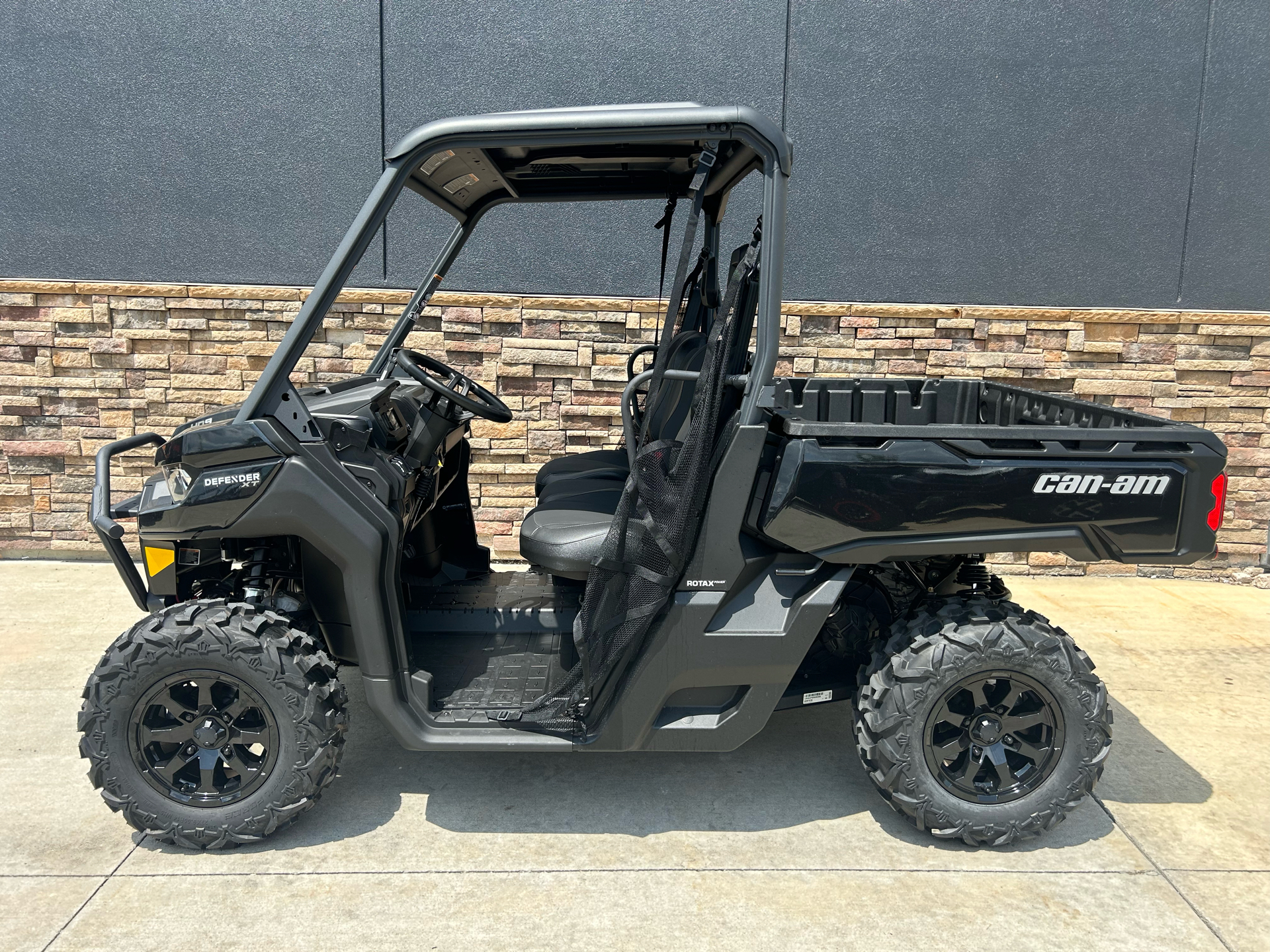 2024 Can-Am Defender XT HD9 in Columbia, Missouri - Photo 1