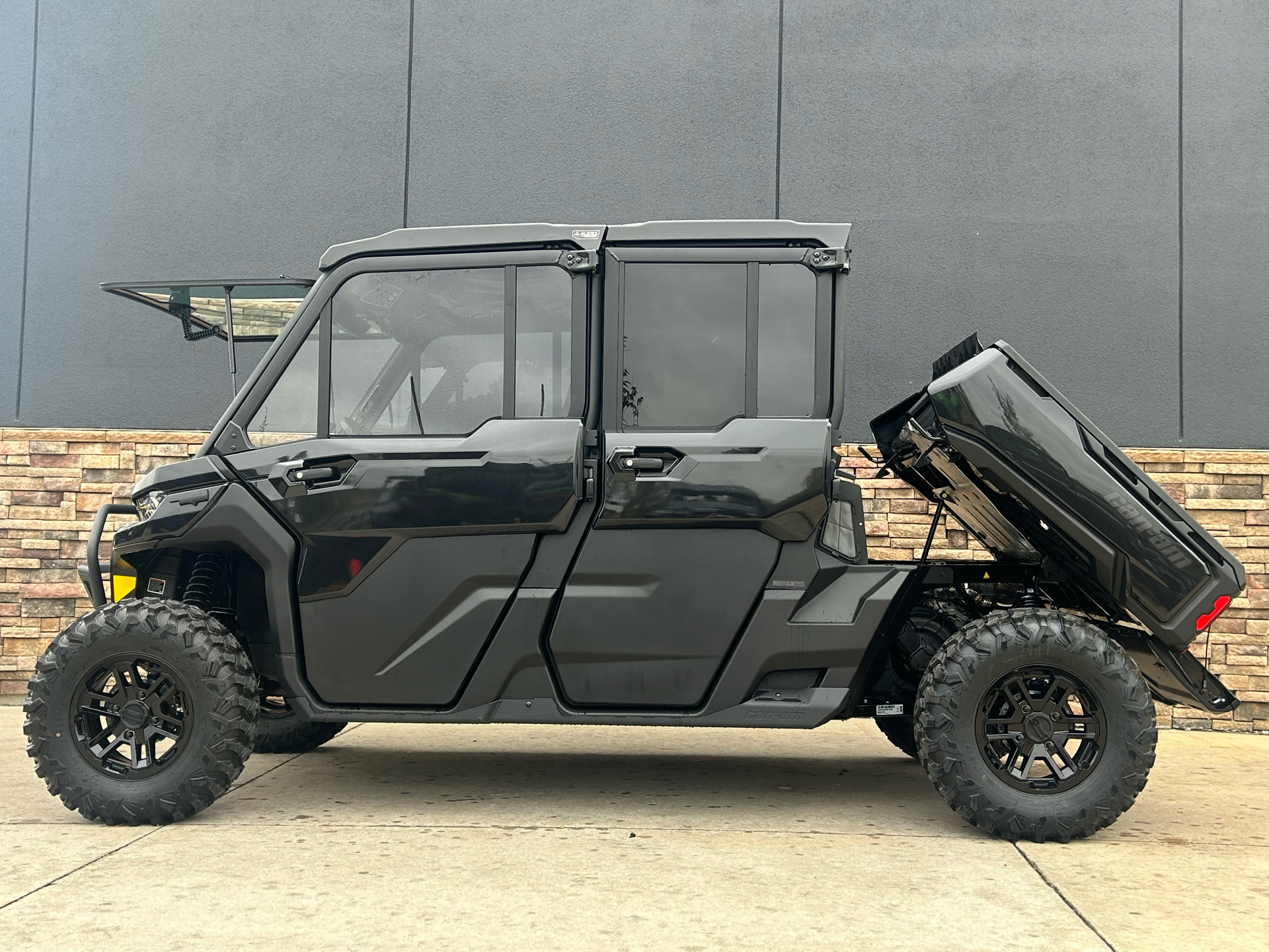 2025 Can-Am Defender MAX Lone Star CAB in Columbia, Missouri - Photo 7