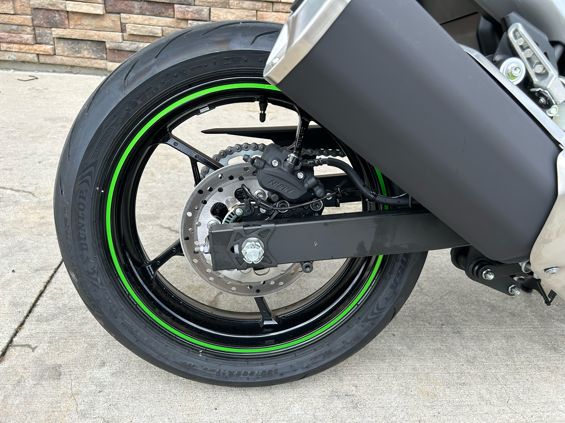 2024 Kawasaki Z7 Hybrid ABS in Columbia, Missouri - Photo 3