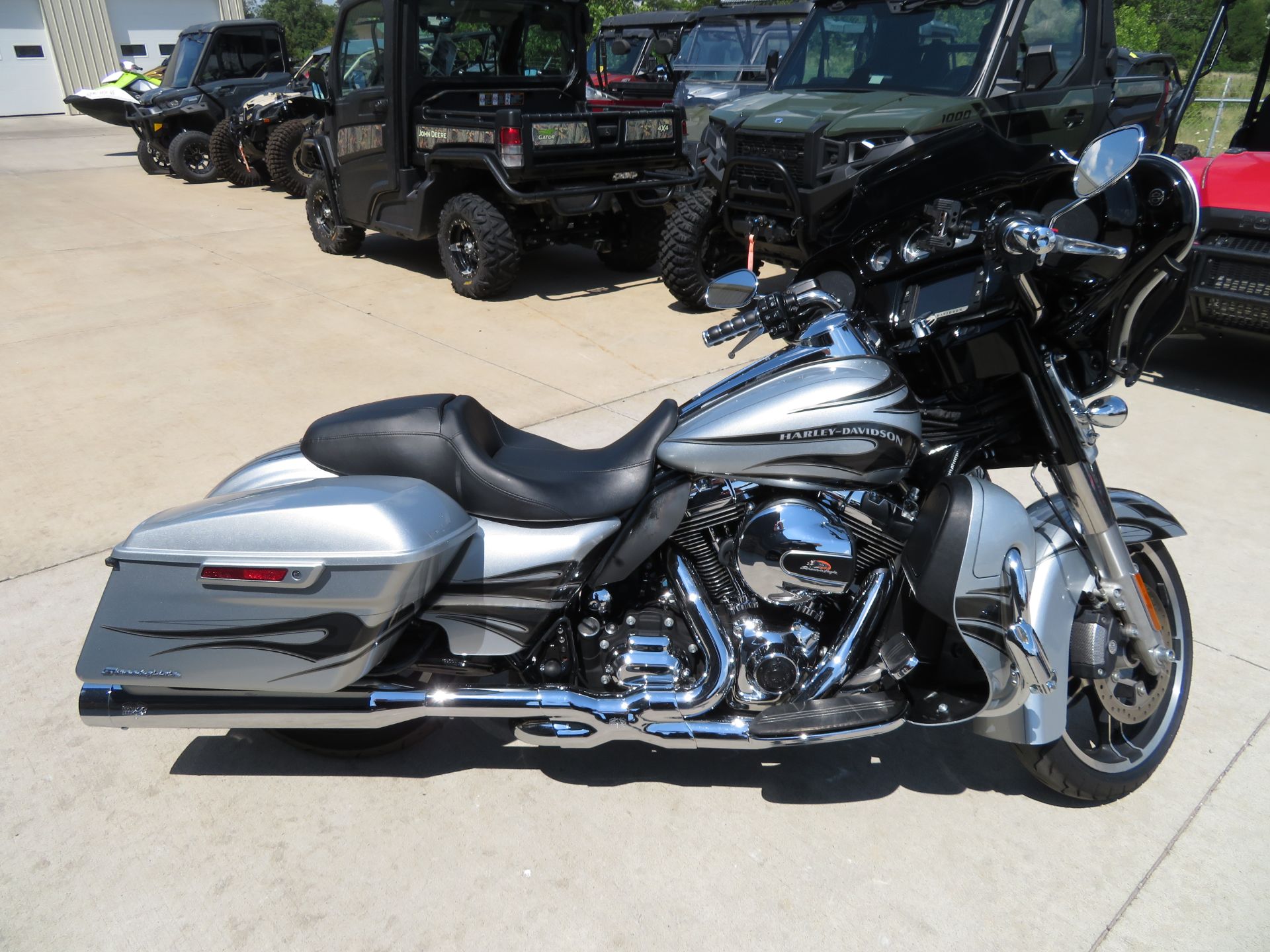 2015 Harley-Davidson Street Glide® Special in Columbia, Missouri - Photo 8