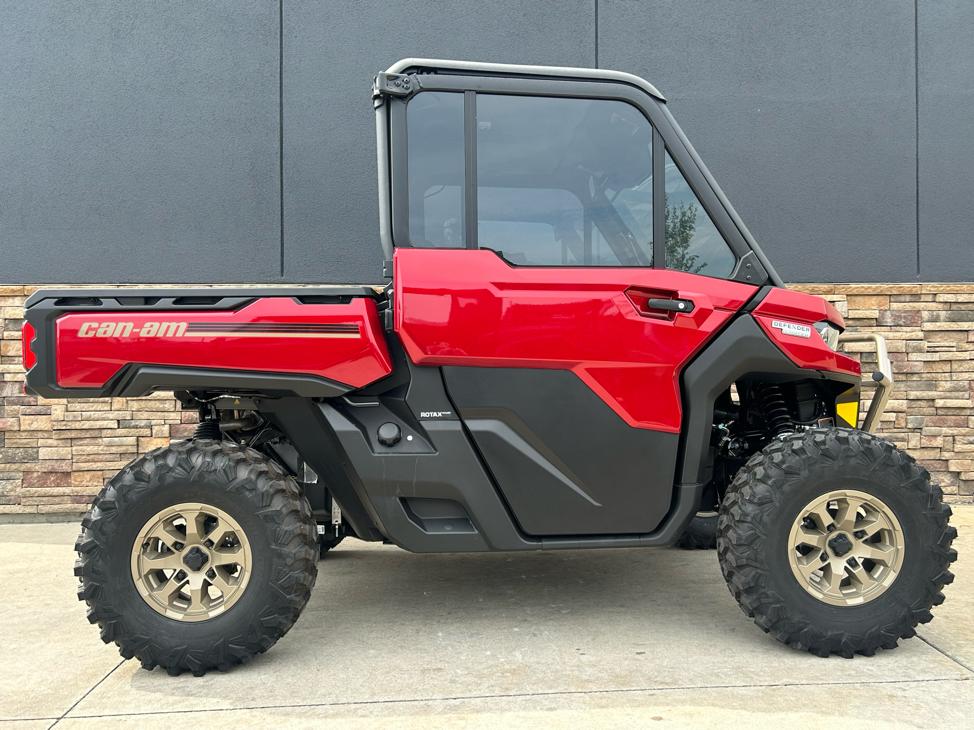 2025 Can-Am Defender Limited in Columbia, Missouri - Photo 13