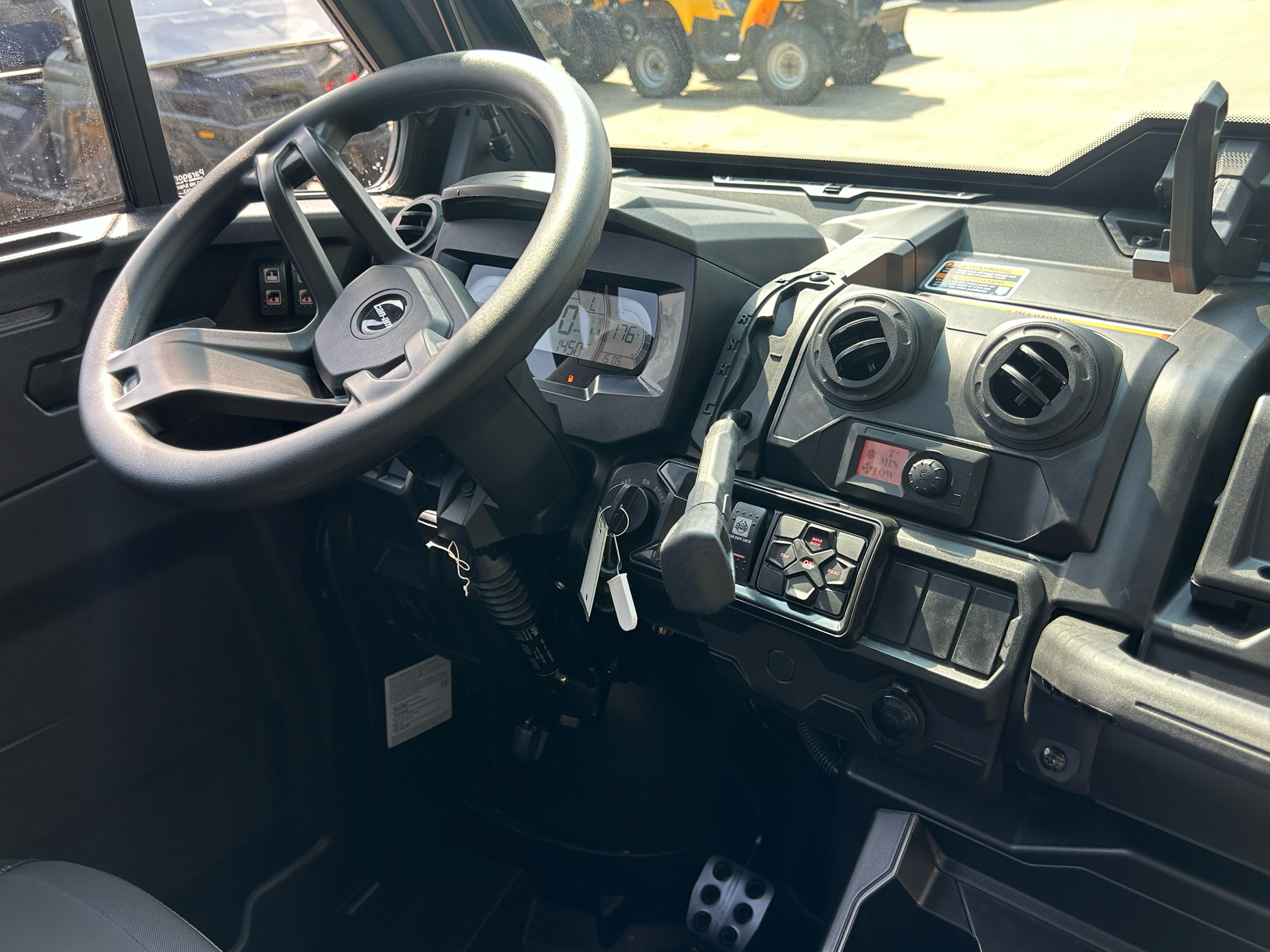 2025 Can-Am Defender Limited in Columbia, Missouri - Photo 10