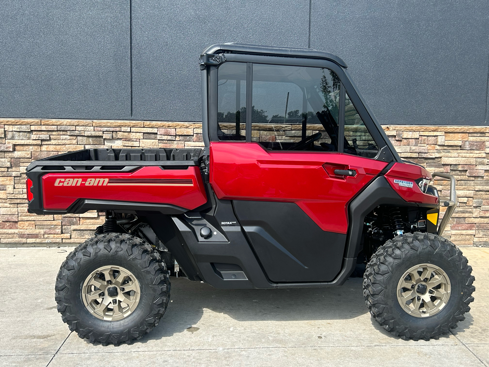 2025 Can-Am Defender Limited in Columbia, Missouri - Photo 14