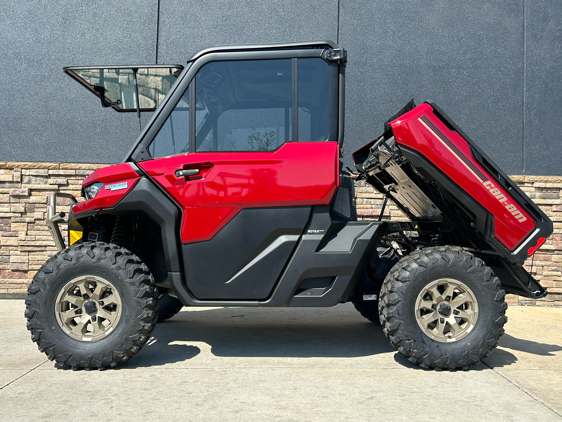 2025 Can-Am Defender Limited in Columbia, Missouri - Photo 7