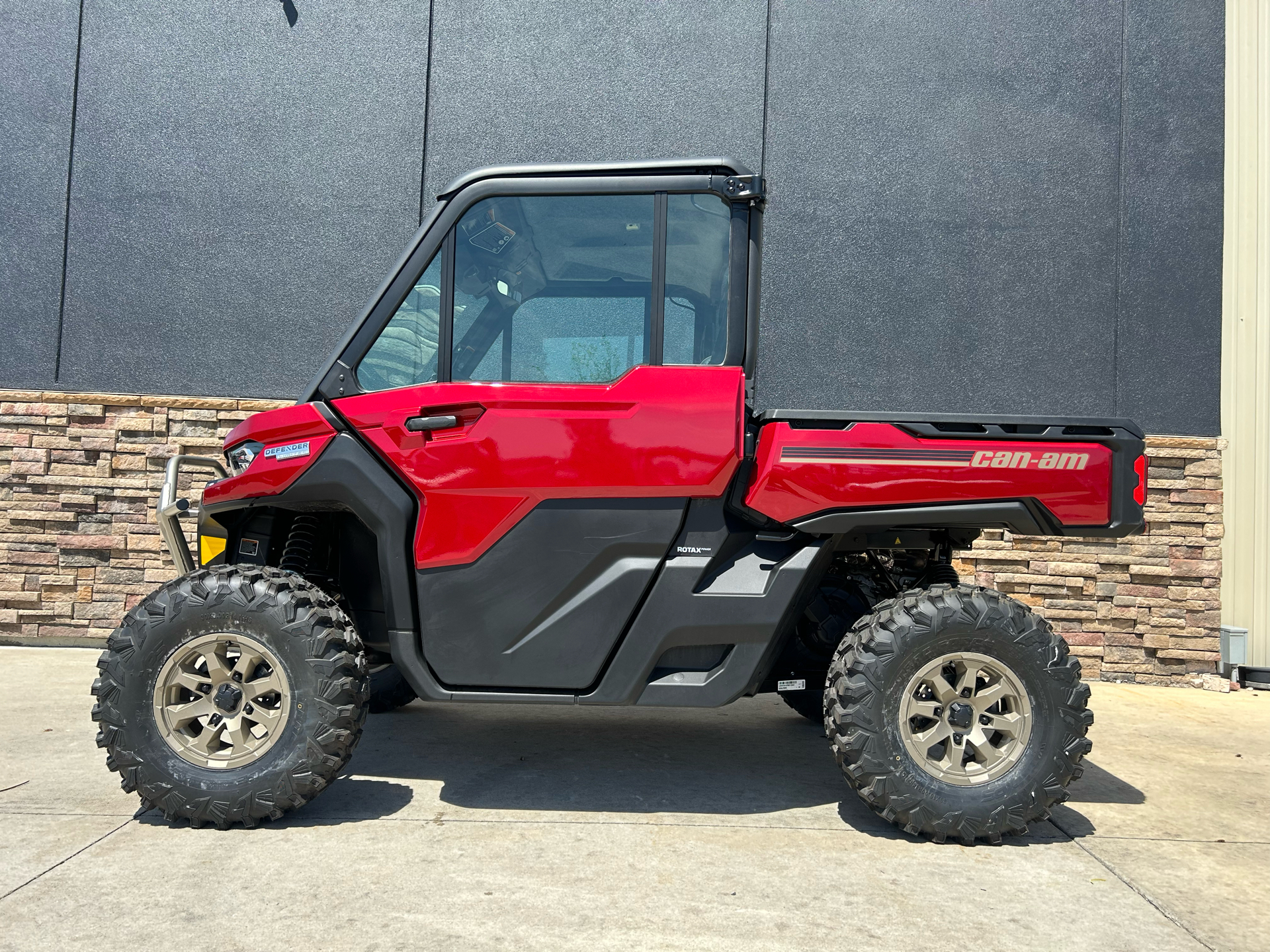 2024 Can-Am Defender Limited in Columbia, Missouri - Photo 1