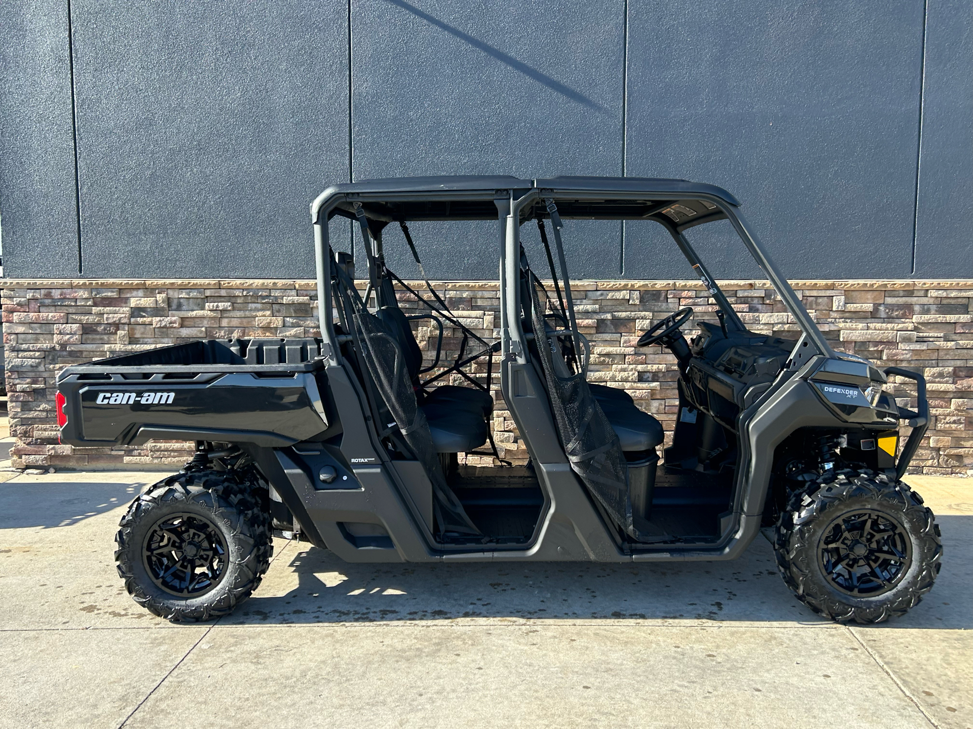 2025 Can-Am Defender MAX XT HD9 in Columbia, Missouri - Photo 11