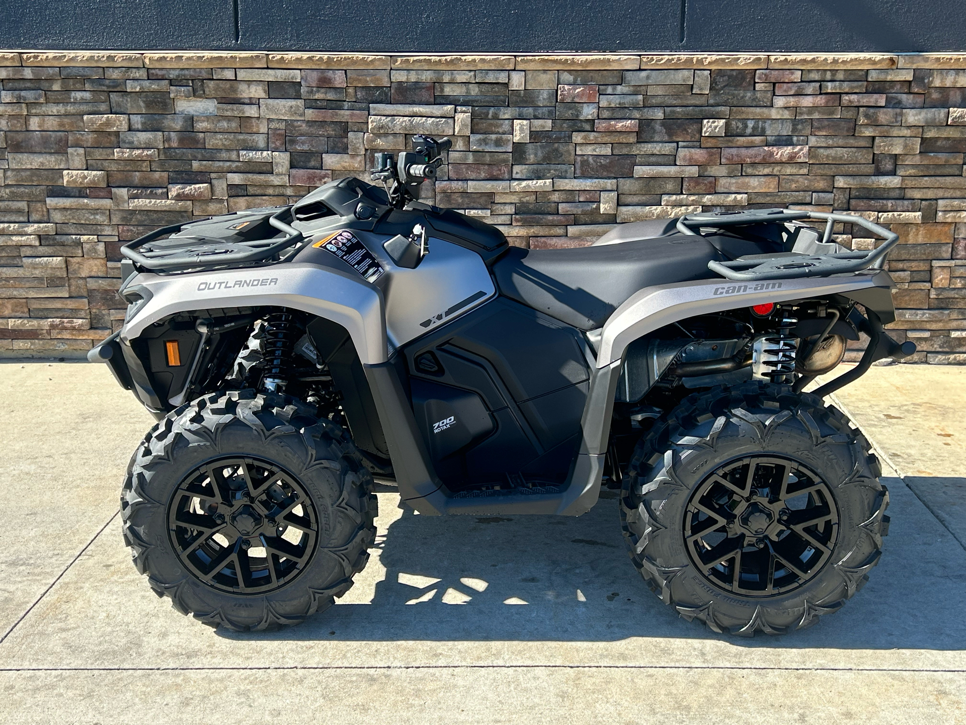 2025 Can-Am Outlander XT 700 in Columbia, Missouri - Photo 1