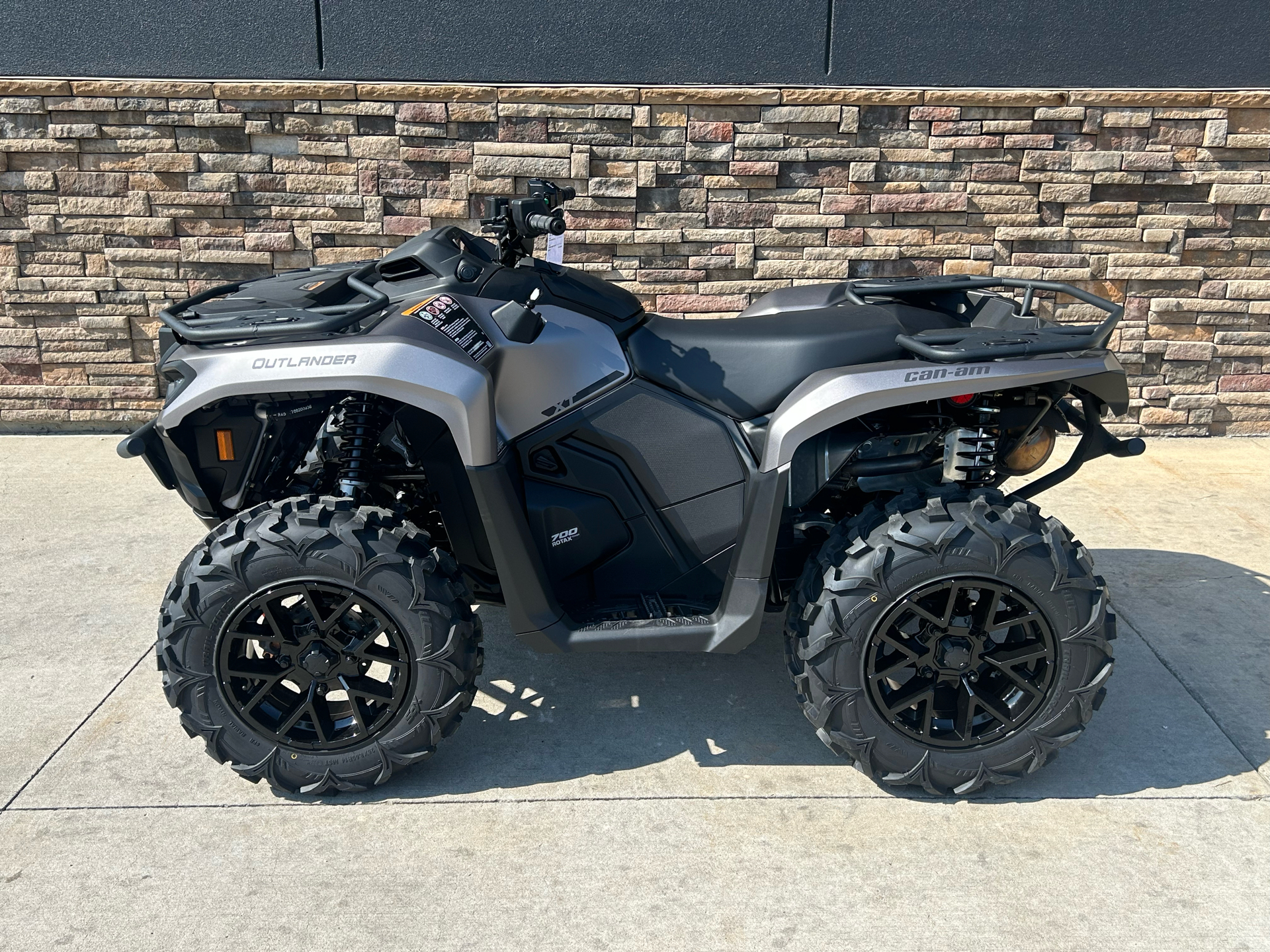 2025 Can-Am Outlander XT 700 in Columbia, Missouri - Photo 1