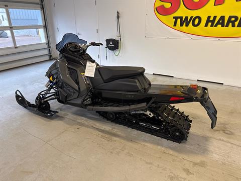 2025 Polaris 650 Indy VR1 137 SC ES in Two Harbors, Minnesota - Photo 3