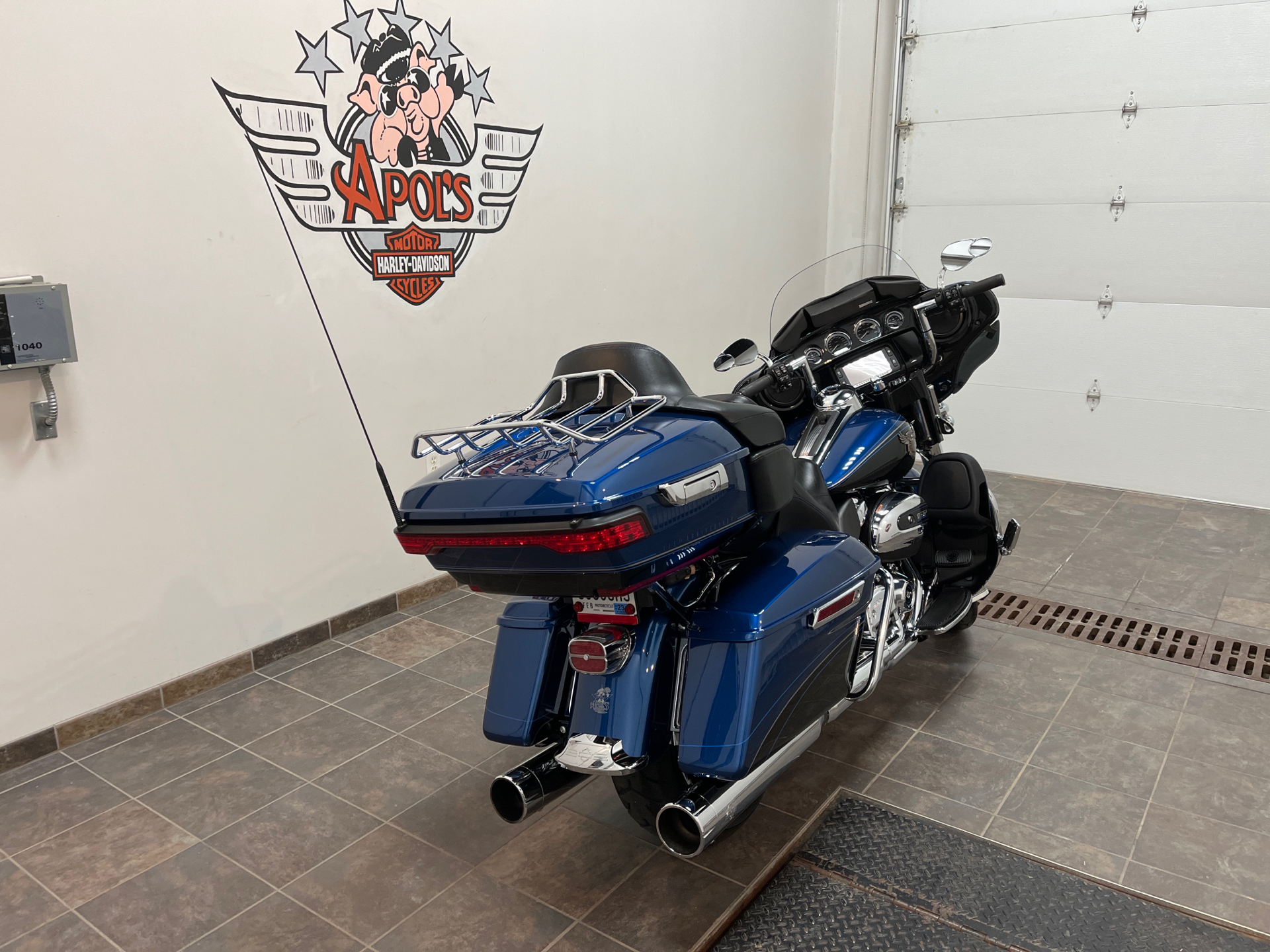 2018 Harley-Davidson 115th Anniversary Ultra Limited in Alexandria, Minnesota - Photo 3