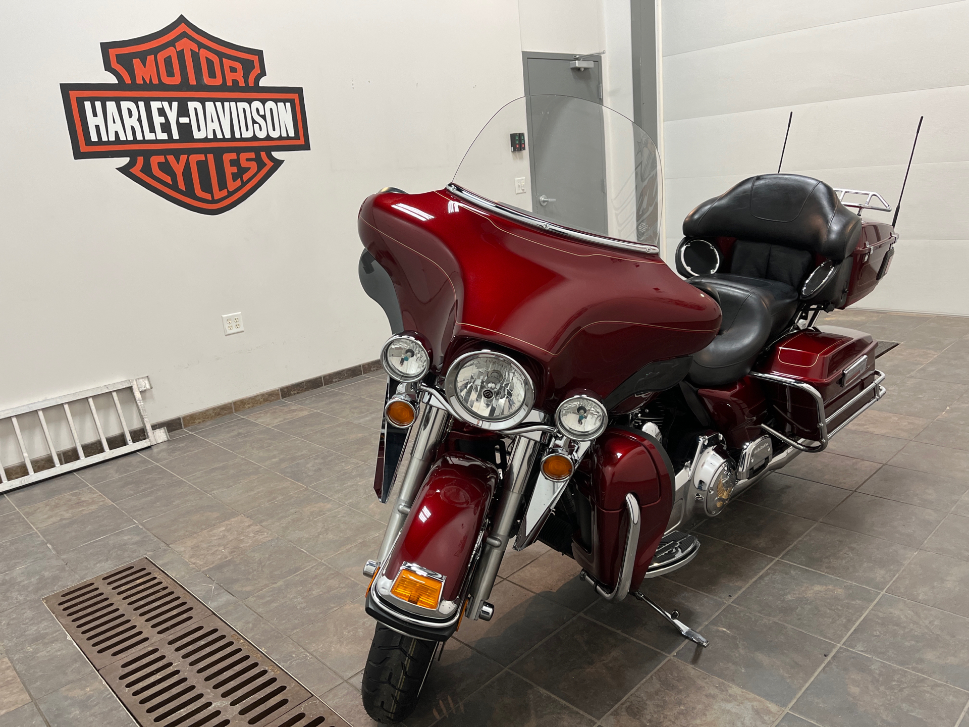 2010 Harley-Davidson Ultra Classic® Electra Glide® in Alexandria, Minnesota - Photo 6