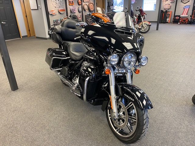 2021 Harley-Davidson Ultra Limited in Alexandria, Minnesota - Photo 2