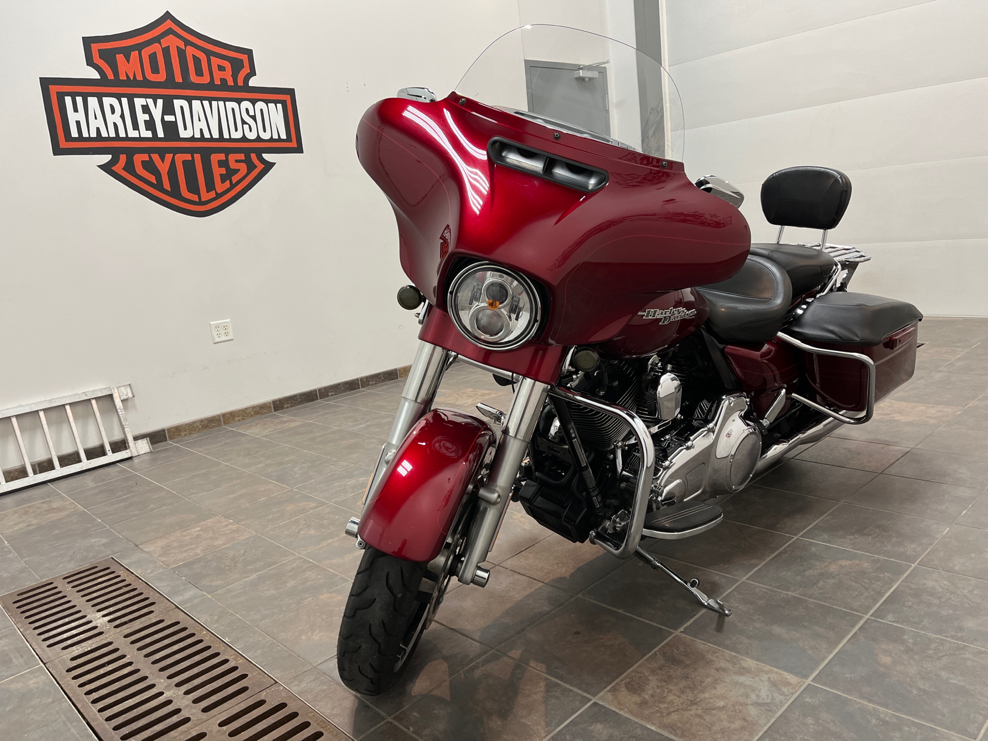 2016 Harley-Davidson Street Glide® Special in Alexandria, Minnesota - Photo 6