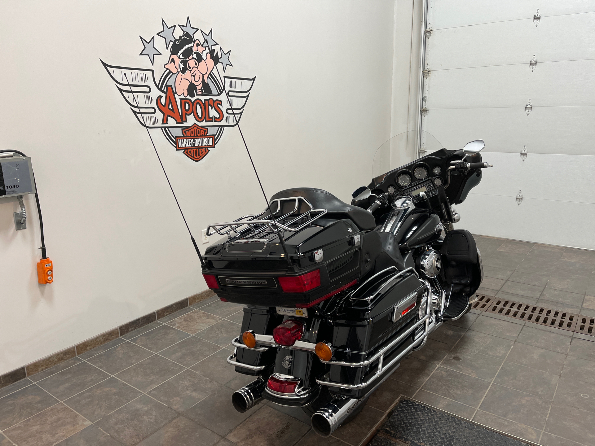 2010 Harley-Davidson Ultra Classic® Electra Glide® in Alexandria, Minnesota - Photo 3